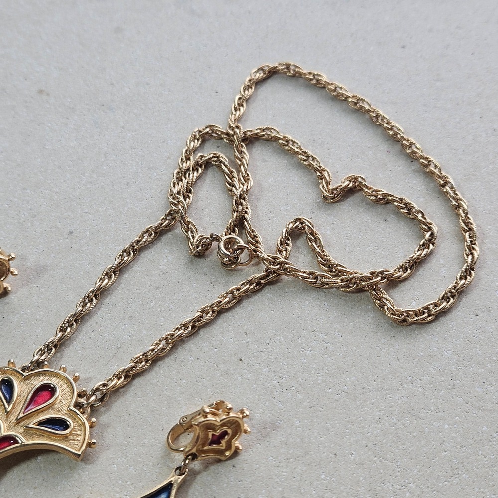 Vintage Kramer of New York Enamel Pendant Necklace Clip-On Earrings Set Gold - Picture 5 of 7